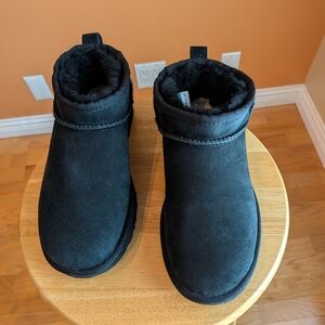 UGG Classic Ultra Mini Boot Black Women’s Size7
